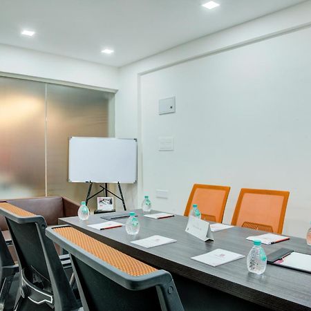 Hotel Sterling Inn Bangalore International Airport Yelahanka Екстер'єр фото