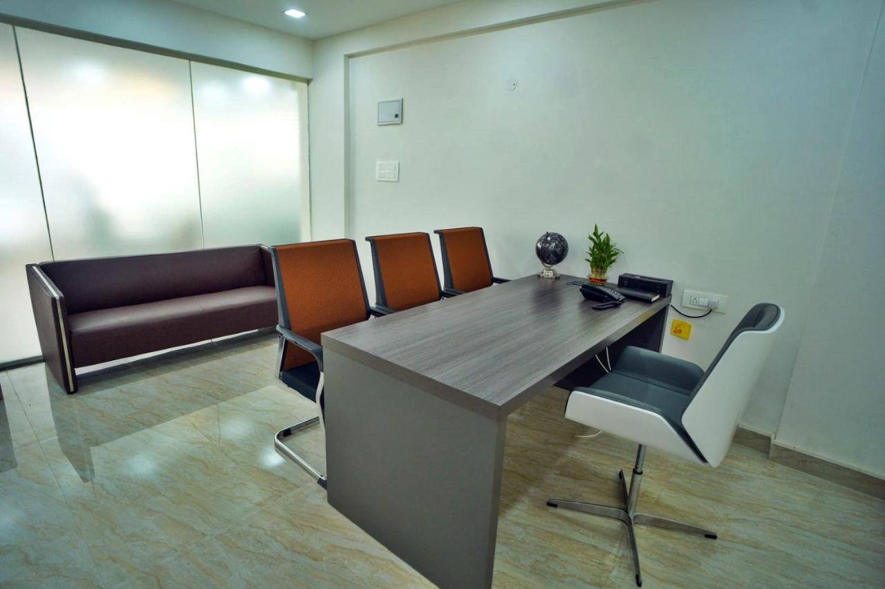 Hotel Sterling Inn Bangalore International Airport Yelahanka Екстер'єр фото