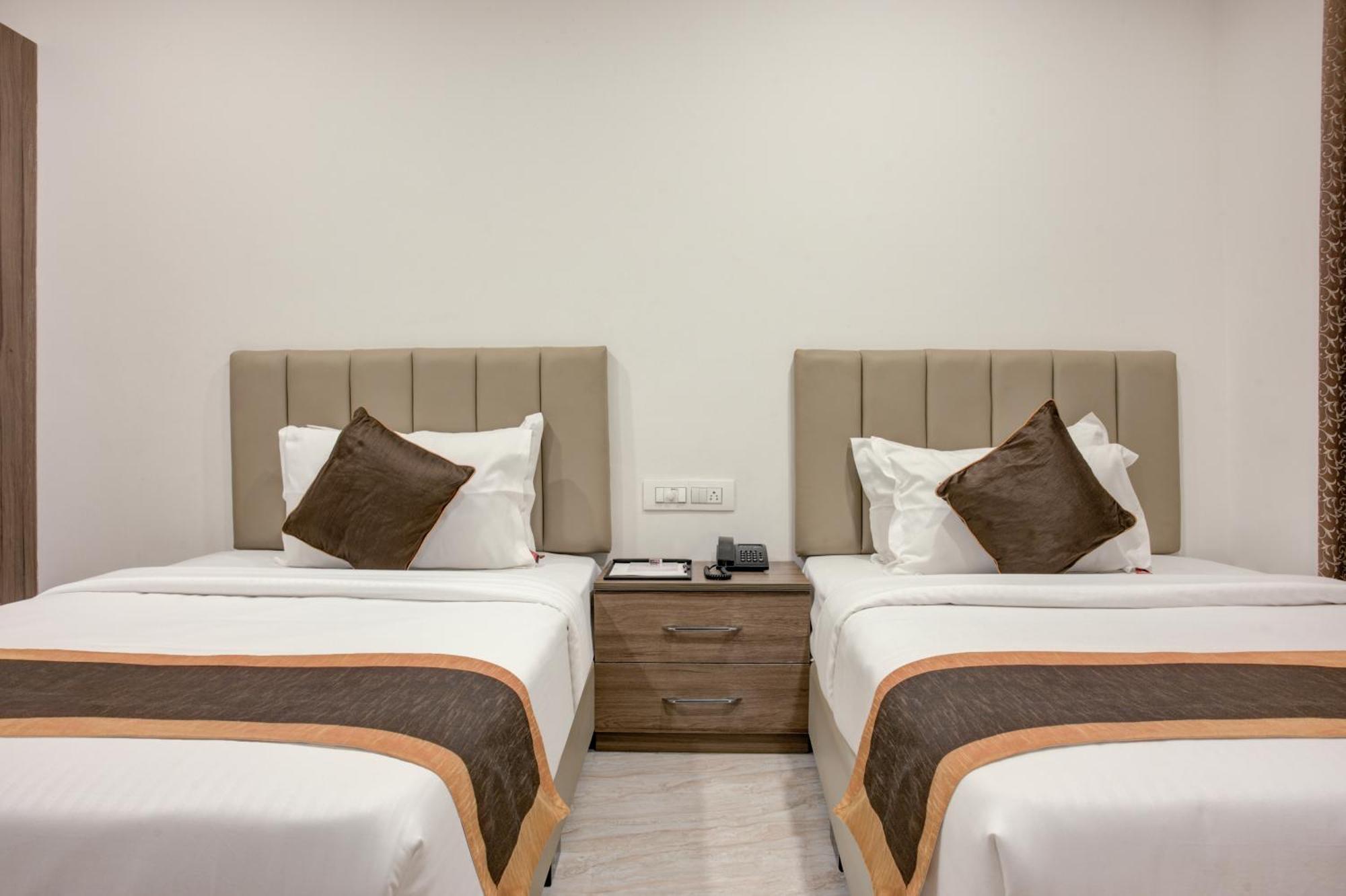 Hotel Sterling Inn Bangalore International Airport Yelahanka Екстер'єр фото