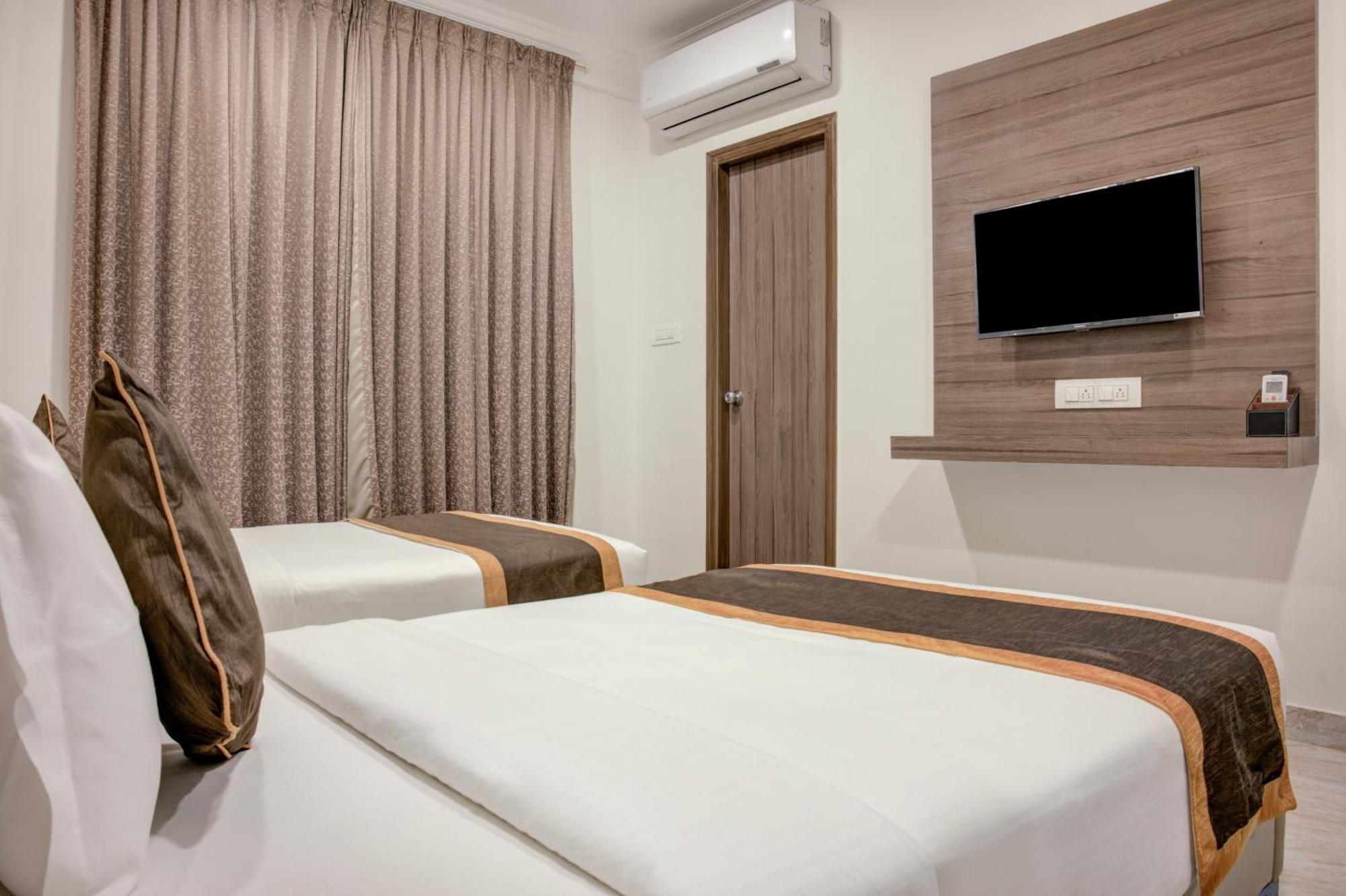 Hotel Sterling Inn Bangalore International Airport Yelahanka Екстер'єр фото