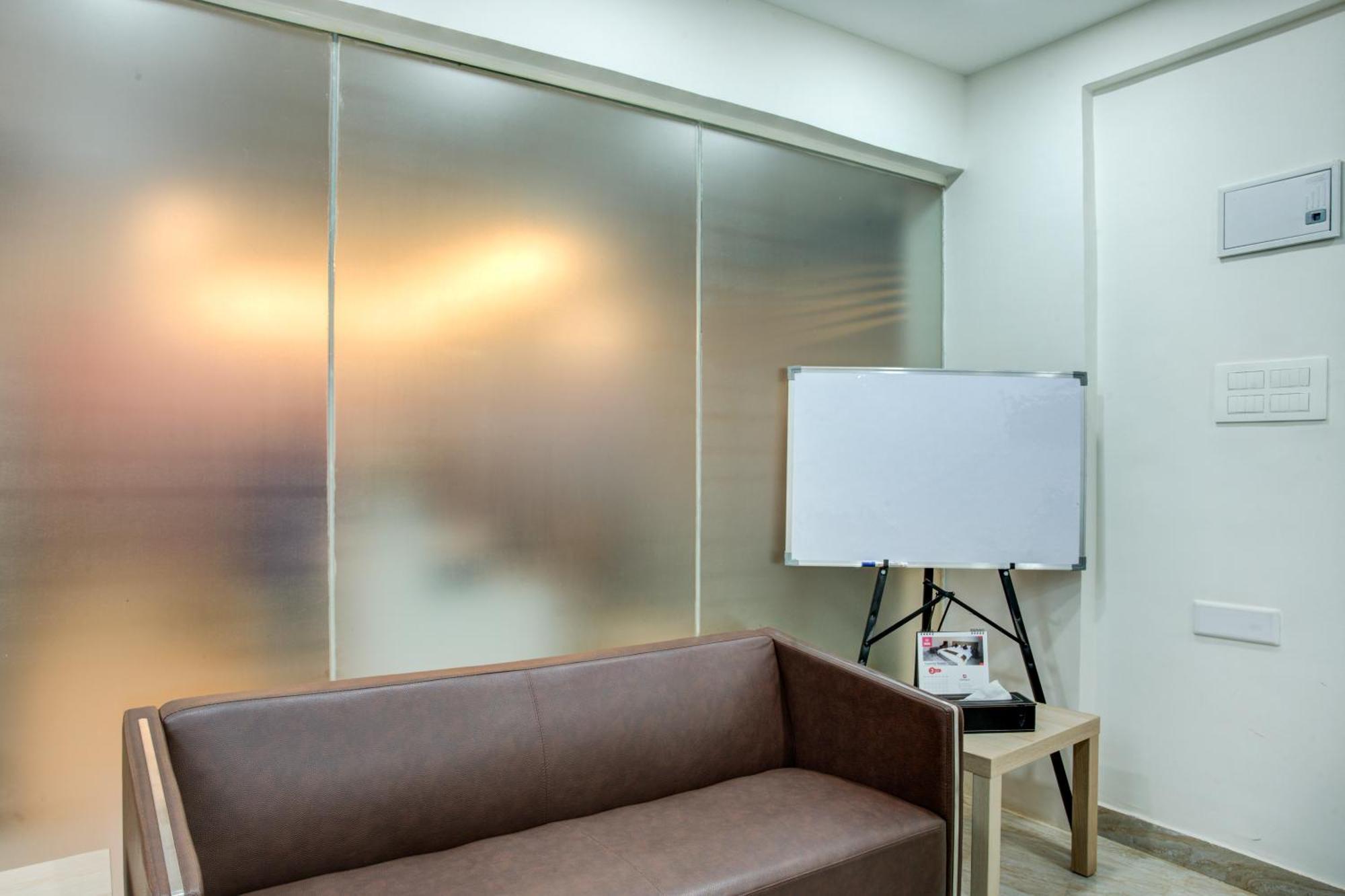 Hotel Sterling Inn Bangalore International Airport Yelahanka Екстер'єр фото