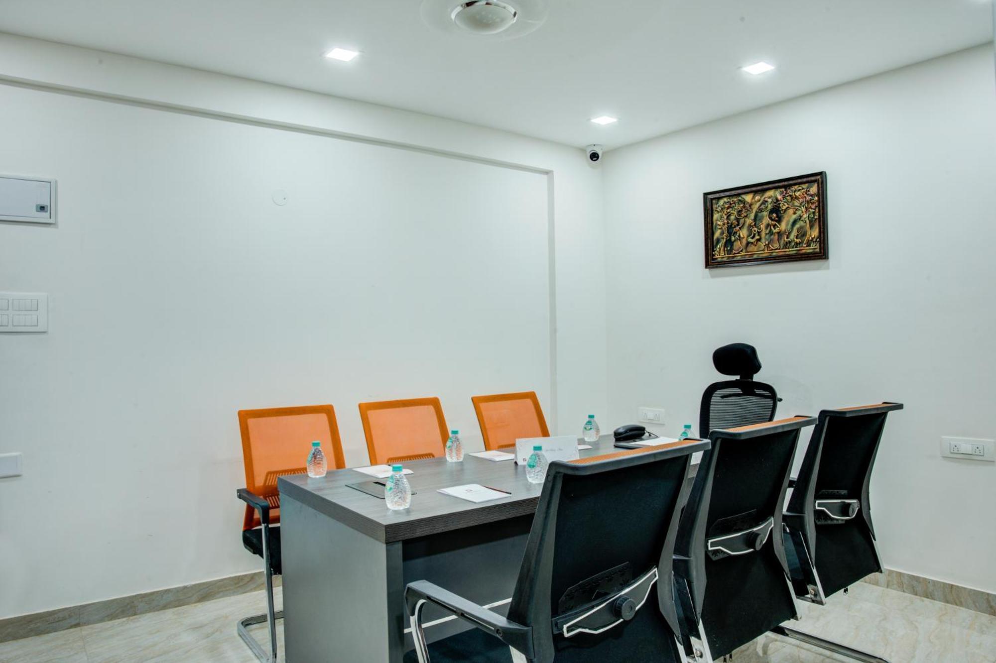 Hotel Sterling Inn Bangalore International Airport Yelahanka Екстер'єр фото