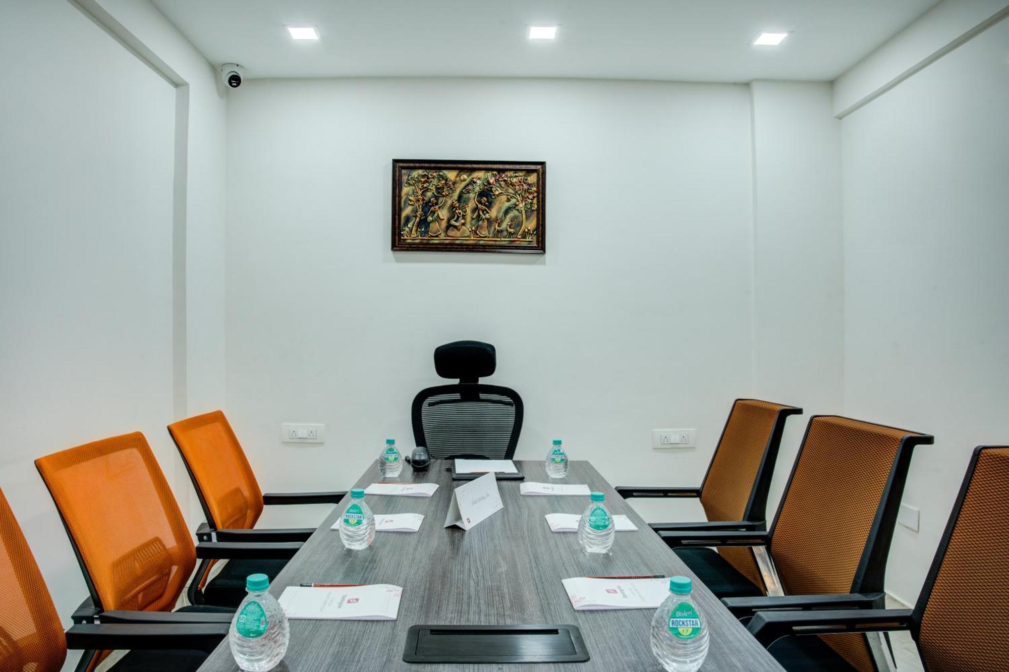 Hotel Sterling Inn Bangalore International Airport Yelahanka Екстер'єр фото